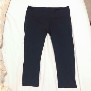 Lululemon black cropped wunder under